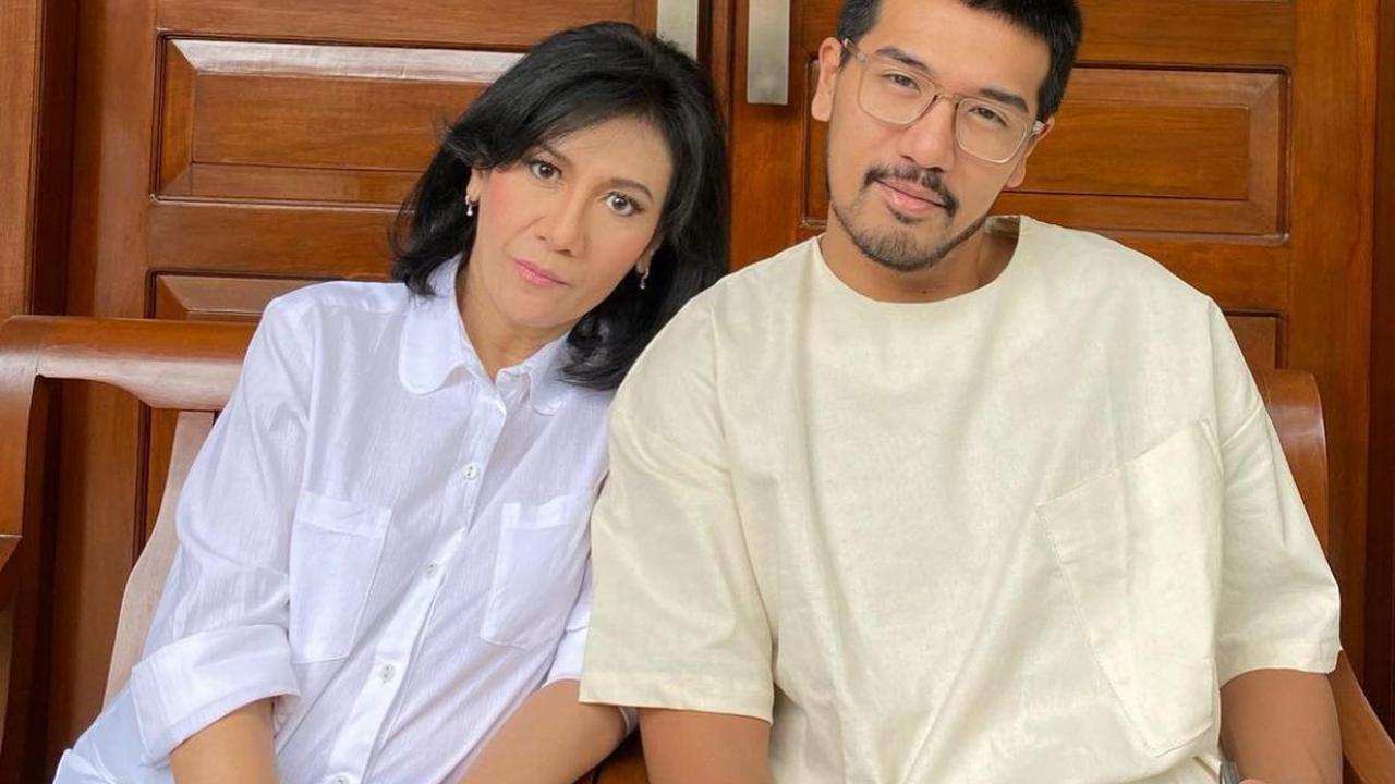 7 Potret Artis yang Terlihat Awet Muda Bersama Anak Mereka, Hubungan Ibu-Anak atau Kakak-Adik?