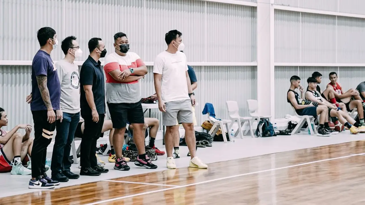 Suasana latihan tim basket Dewa United