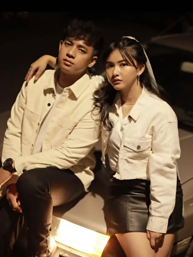 Tampil Kompak, Ini Potret Adinda Azani dan Suami dengan Busana Couple