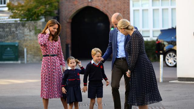 Kate Middleton Kenakan Gaun Rp3,7 Juta Saat Antar Putri Charlotte ke Sekolah