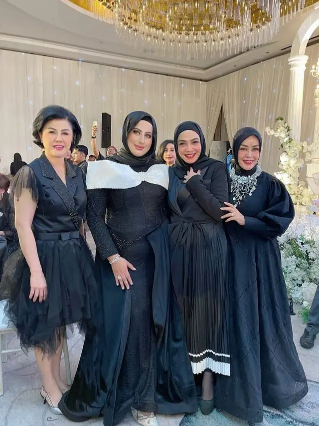 6 Potret Gaya Serba Hitam Figur Publik Hadiri Pesta Ulang Tahun Ala Alatas, Tasyi Athasyia, Annisa Pohan hingga Rieta Amalia