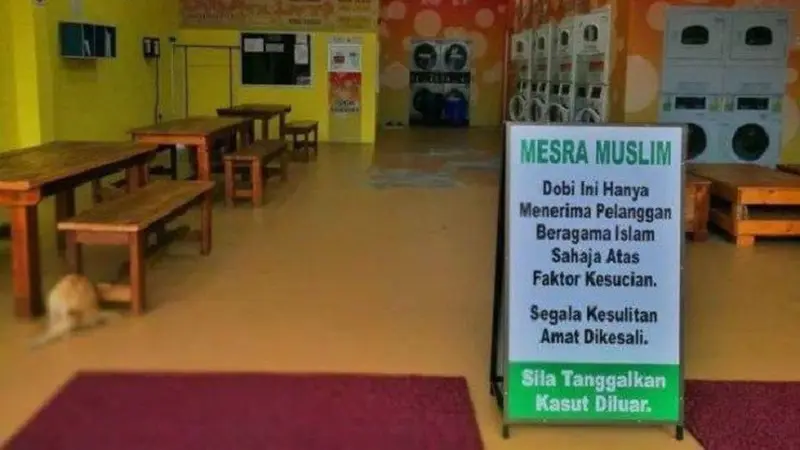 Sebuah tempat laundry di Johor, Malaysia, menuai kontroversi karena hanya bersedia melayani orang muslim