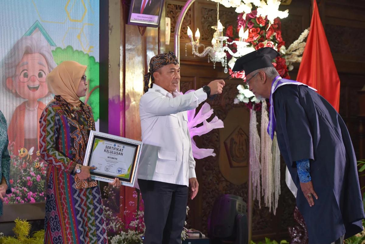 FOTO: Lansia Berdaya Menuju Usia Senja yang Sehat dan Produktif