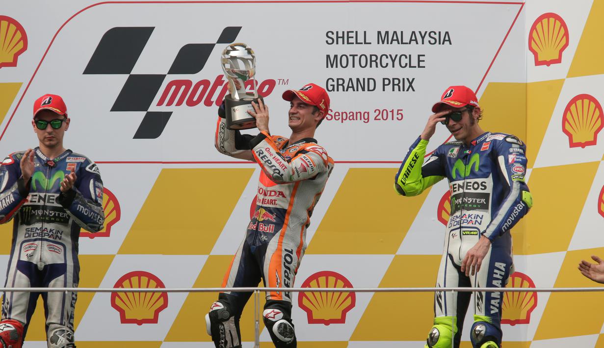 Dani Pedrosa (tengah) menjadi juara MotoGP Malaysia 2015 yang digelar di Sirkuit Sepang, Malaysia, Minggu (25/10/2015). (R/Olivia Harris)