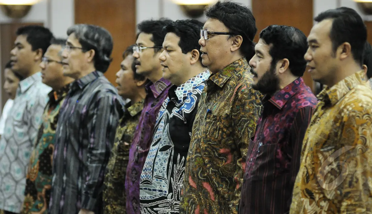 Ketua KPU, Husni Kamil (keempat kanan) dan Menteri Dalam Negeri Tjahjo Kumolo (ketiga kanan) saat menghadiri acara peresmian 'Pemilihan Kepala Daerah Serentak' di Kantor KPU, Jakarta, Jumat (17/4/2015). (Liputan6.com/Faizal Fanani)