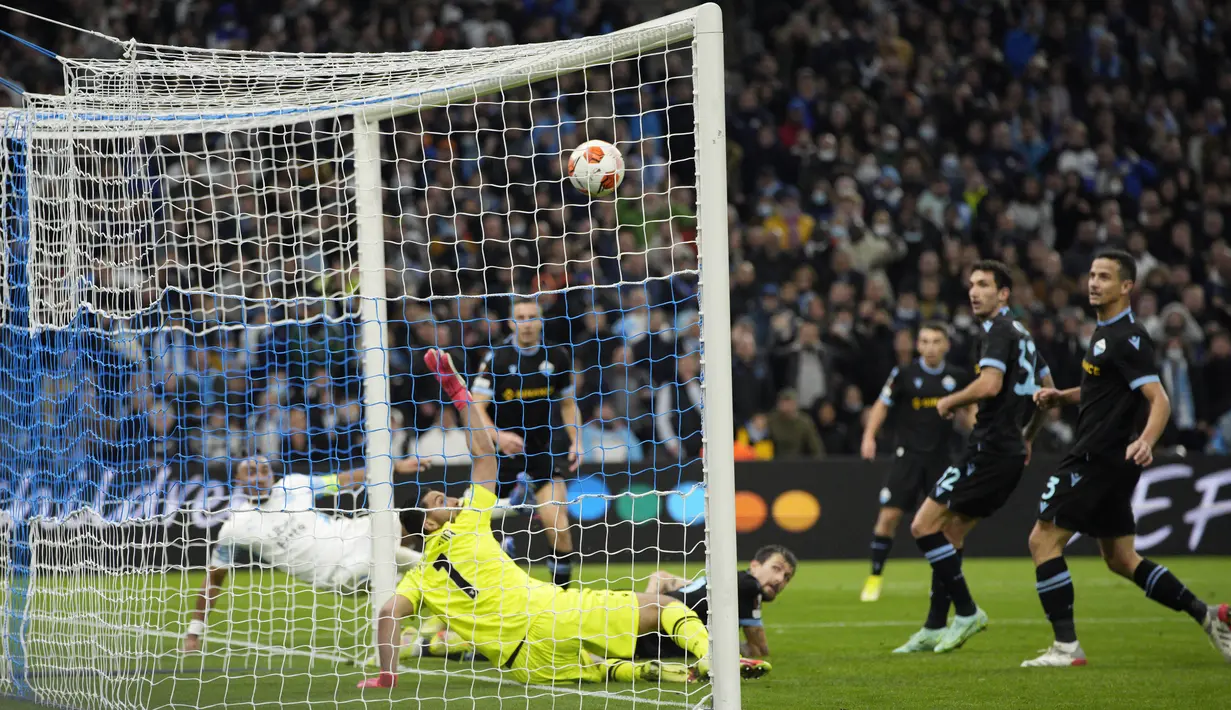 Pertandingan Marseille kontra Lazio dalam partai matchday 4 fase grup Liga Europa berakhir sama kuat dengan skor 2-2. (AP/Daniel Cole)