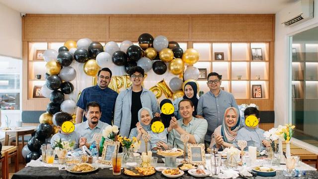 7 Momen Ulang Tahun Roger Danuarta yang ke-39 Tahun, Dirayakan Bareng Keluarga
