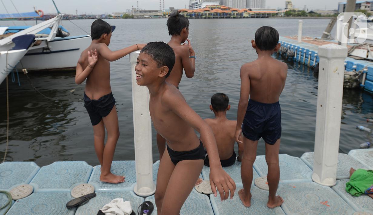 FOTO: Minimnya Lahan Bermain untuk Anak-Anak Nelayan di ...