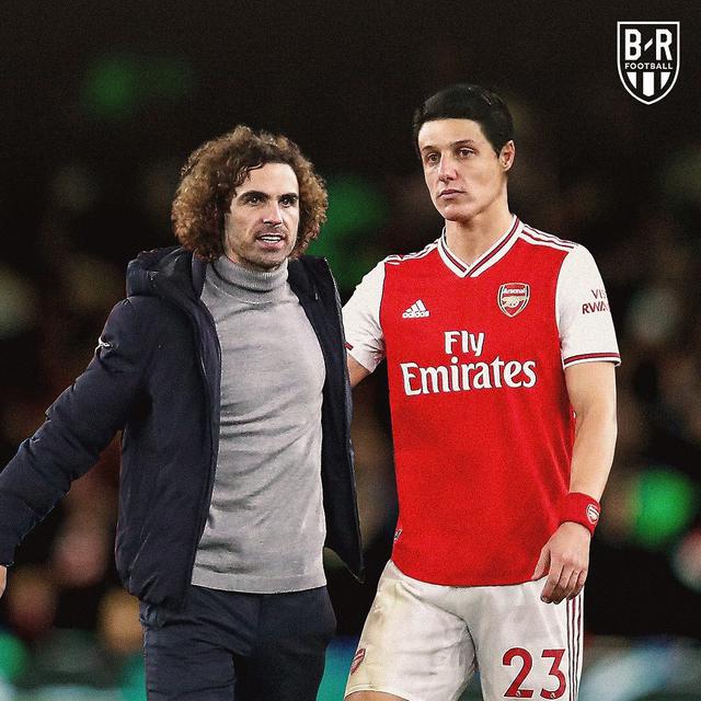 Foto Editan Pemain Bertukar Gaya Rambut dengan Pelatih