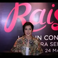 Menggelar konser tunggal saat usia kariernya baru lima tahun, membuat Titi DJ menyebut Raisa penyanyi Fenomenal.
