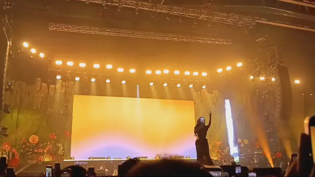 Koma Live in Concert Jakarta Mahalini