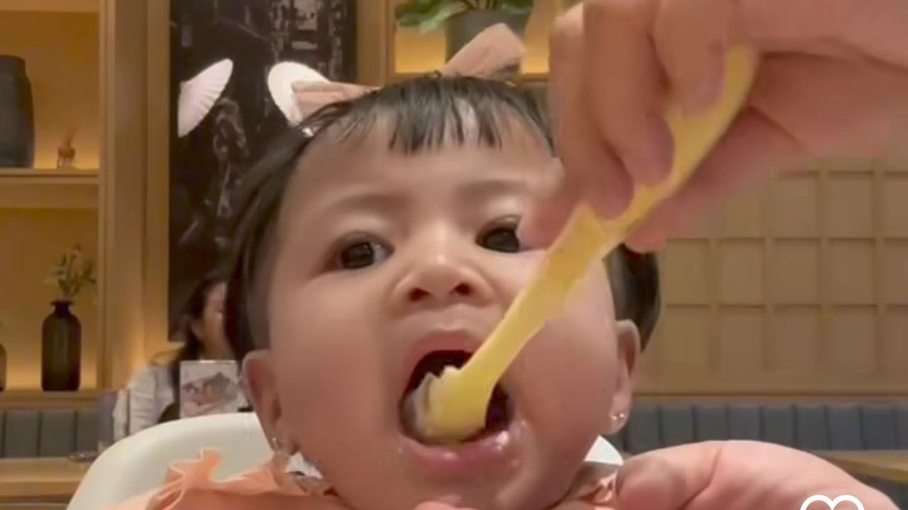 Potret Seru Mukbang ala Baby Lily Anak Raffi Ahmad & Nagita Slavina Makan Lahap Banget, Netizen Ngaku Ikut Kenyang