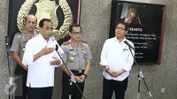 Menhub Budi Karya Sumadi, Kapolri Jenderal Tito Karnavian dan Menkominfo Rudiantara memberikan keterangan usai sosialisasi melalui video conference soal tarif taksi online dengan sejumlah Pemda, di Mabes Polri, Selasa (21/3). (Liputan6.com/Helmi Afandi)