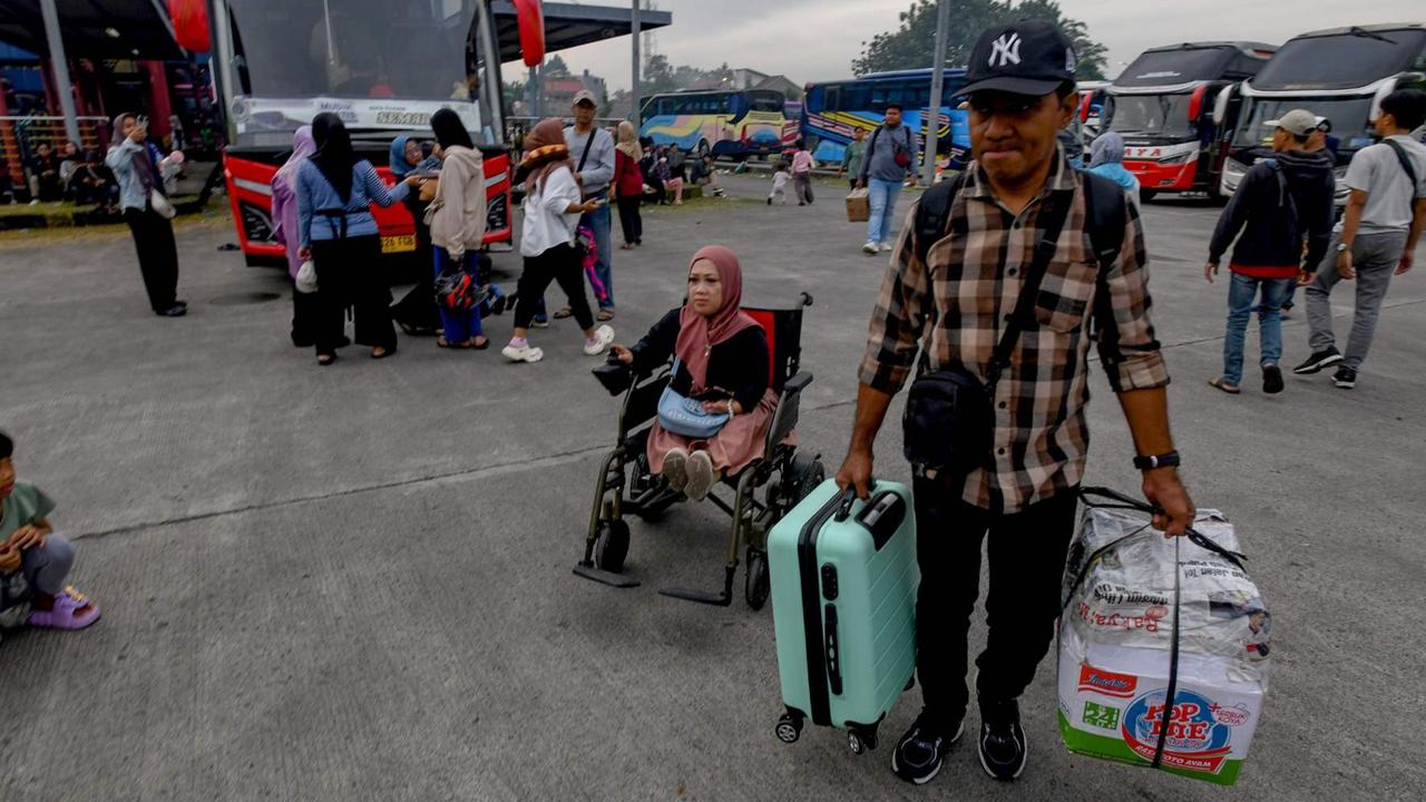 FOTO: Kemenhub Berangkatkan 1.500 Peserta Mudik Gratis dari Terminal Pondok Cabe