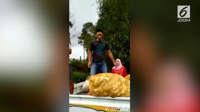 VIDEO: Lagi, Warga Kepergok Buang Puluhan Karung Sampah di Sungai