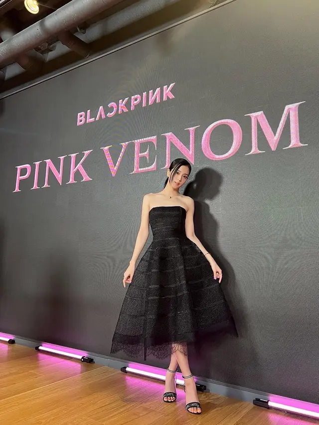 Gaun Dior Hitam Jisoo