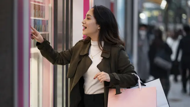 wanita mei retail therapy