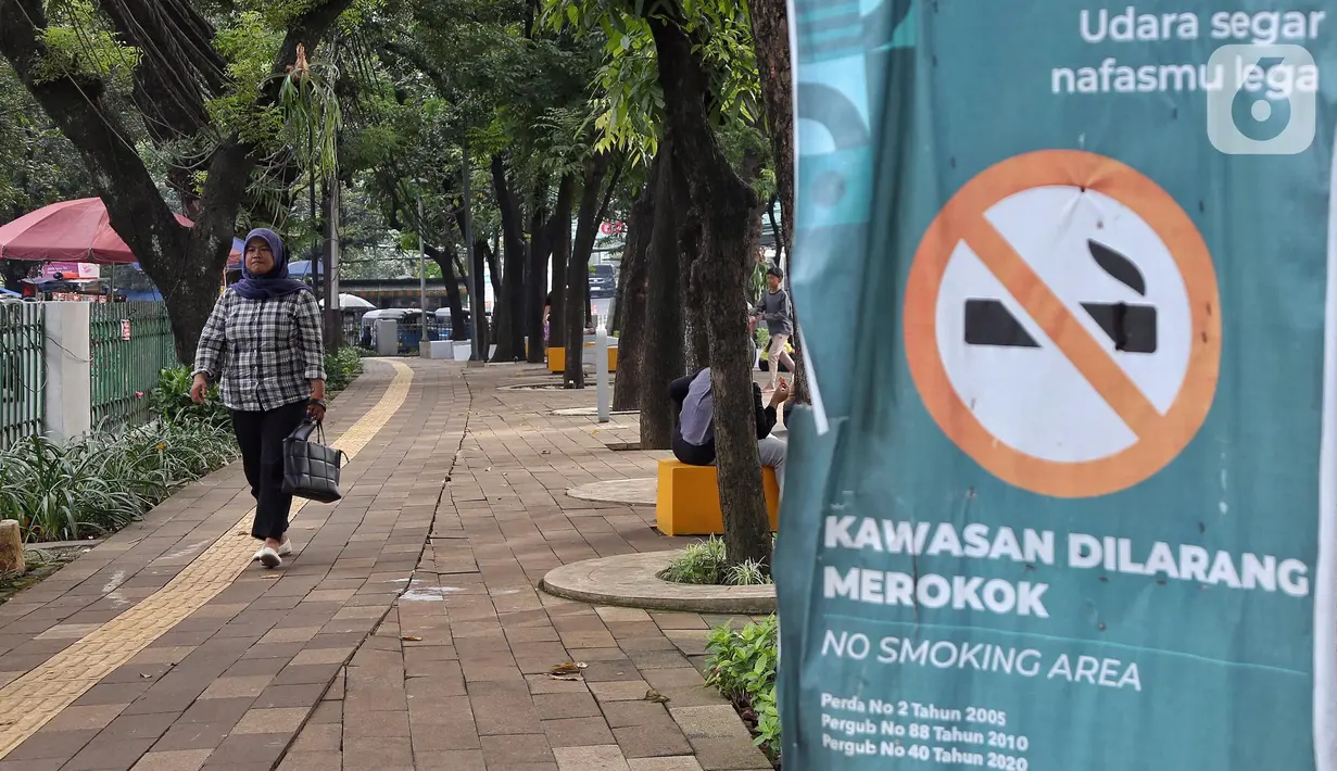 Pengesahan aturan ini untuk menciptakan kesehatan lingkungan bagi seluruh masyarakat Jakarta menyusul 469 kabupaten/kota di Indonesia yang telah memiliki Perda KTR. (Liputan6.com/Angga Yuniar)