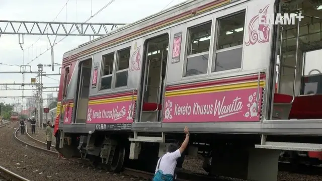 Perjalanan kereta commuter line mengalami gangguan, akibat anjloknya KRL di lintas stasiun Jatinegara dan Manggarai