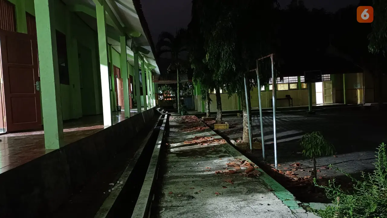 SMP Negeri 1 Paranggupito Rusak Akibat Gempa yang Terpusat di Bantul Daerah Istimewa Yogyakarta