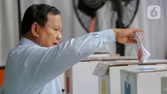 Calon Presiden nomor urut 2 Prabowo Subianto saat menuju di TPS 033 di kawasan Bojong Koneng, Sentul, Kabupaten Bogor, Jawa Barat, Rabu (14/2/2023). (Liputan6.com/Herman Zakharia)
