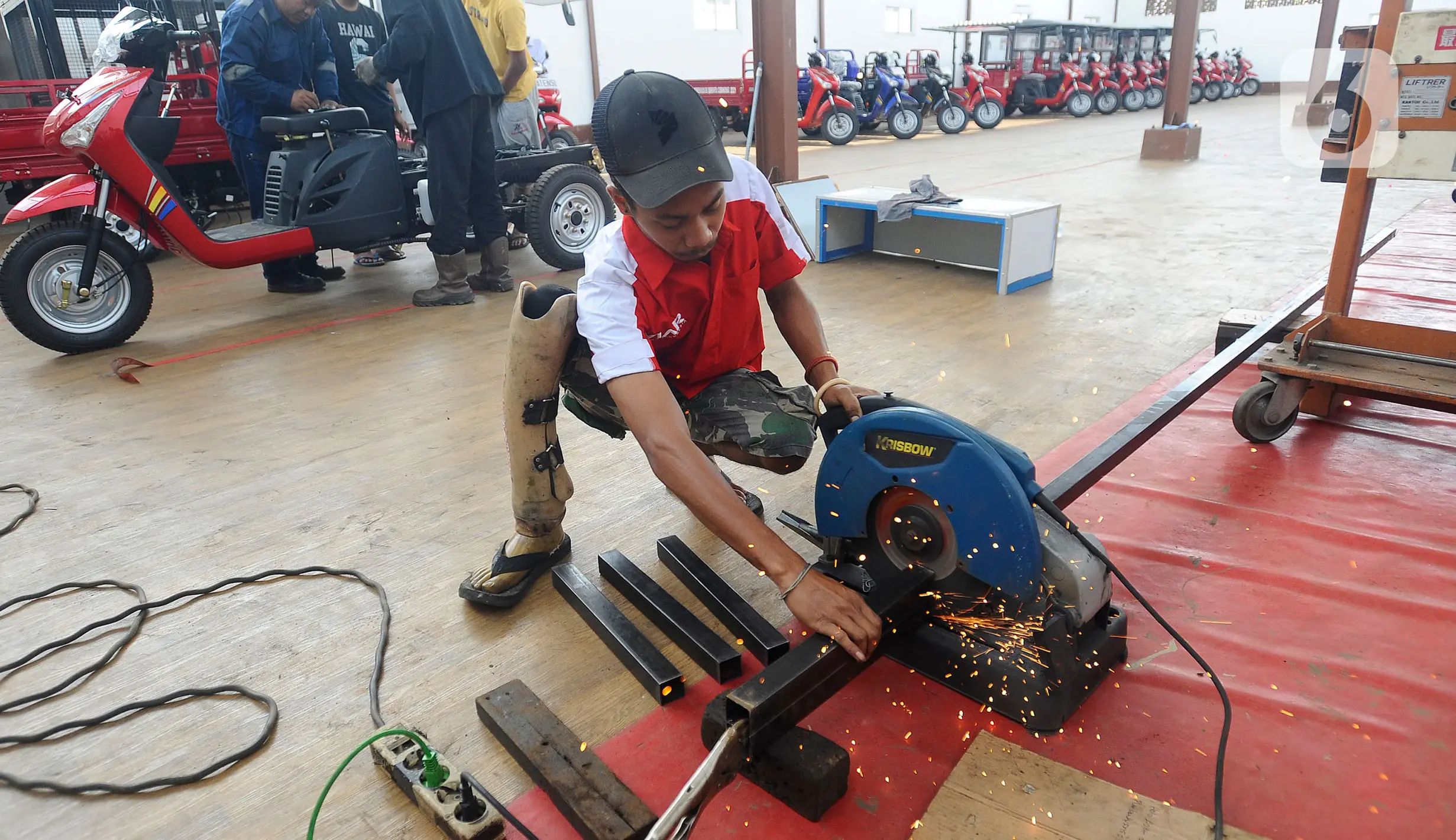 Merakit Motor untuk Penyandang Disabilitas