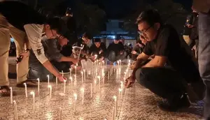 Nyala Lilin dan Gema Doa di Kalianda untuk 8 Orang Hilang di Selat Sunda