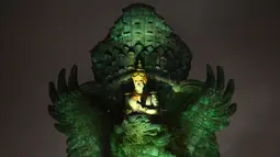 Foto pada 22 September 2018 menunjukkan Patung Garuda Wisnu Kencana saat kegiatan peresmian di Ungasan, Bali. Maha karya seniman patung nasional I Nyoman Nuarta itu rampung dnegan total anggaran sekitar Rp 450 miliar. (AFP/SONNY TUMBELAKA)