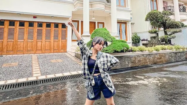 Fuji Artis Wanita Ini Beli Rumah Sebelum Berusia 25 Tahun
