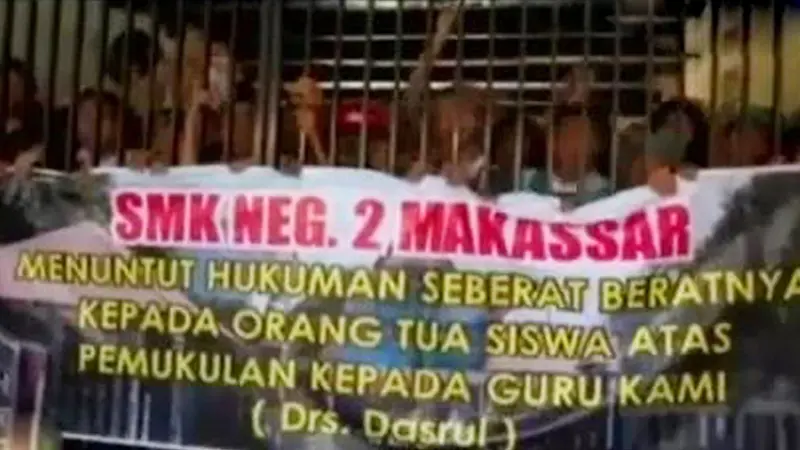 Ratusan siswa SMKN 2 Makassar Menggelar Unjuk Rasa