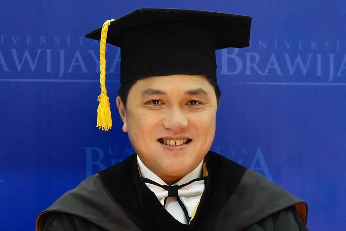 Menteri BUMN Erick Thohir mendapatkan gelar Doktor Kehormatan (Honoris Causa) Bidang Manajemen Strategis dari Universitas Brawijaya.