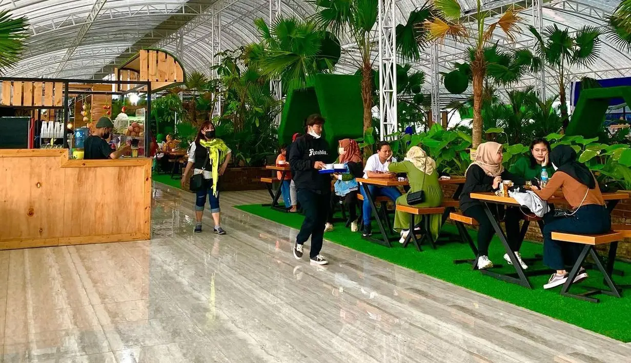 Dewi Perssik (Instagram/florawisata_dcastello)