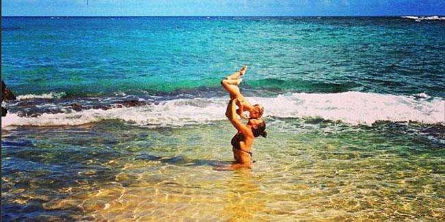 Amy selalu mengajak putrinya bermain di alam | (c) instagram/daughterofthesun