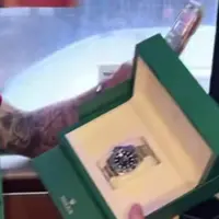 Hubner Unggah Momen Timnas Unboxing Jam Tangan Usai Bertemu Prabowo