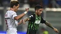 AC Milan tertarik datangkan Stefano Sensi (kanan). (AFP/Miguel Medina)