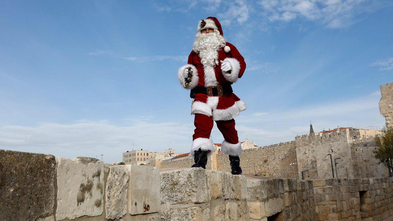 Maskapai Ini Tawarkan Penerbangan Gratis ke Kutub Utara untuk Bertemu Santa Claus