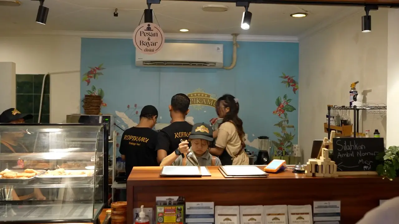 Cerita Pemilik Kedai Kopi di Jaksel Pekerjakan 7 Penyandang Down Syndrome untuk Latih Kemandirian