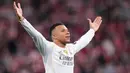 Pemain Real Madrid, Kylian Mbappe melakukan selebrasi setelah mencetak gol ke gawang Athletic Bilbao dalam laga lanjutan Liga Spanyol 2025/2026 di Stadion San Mames, Bilbao, Spanyol, Rabu (03/12/2025). (AP Photo/Jose Breton)