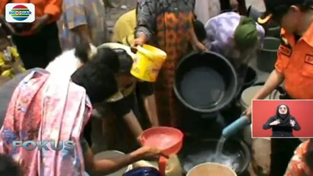 Air bersih menjadi barang langka dan mahal bagi warga Karawang selama musim kemarau selama 3 bulan.