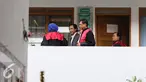 Piyu padi berbincang usai menjalani sidang lanjutan perceraian dengan Florina Limasnax di Pengadilan Negeri Jakarta Selatan, Kamis (19/11). Seperti diketahui, Piyu digugat cerai Flo ke PN Jaksel pada 23 September 2015. (Liputan6.com/Herman Zakharia)