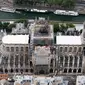 Katedral Notre Dame sedang menjalani restorasi setelah rusak parah akibat kebakaran hebat, Paris, Prancis, Minggu (14/7/2019). Katedral Notre Dame mengalami kebakaran hebat pada 15 April 2019. (Kenzo TRIBOUILLARD/AFP)