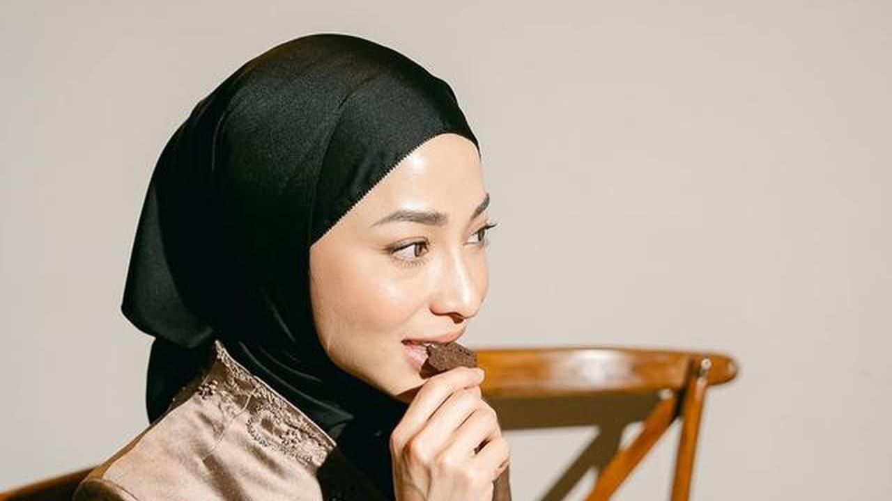 7 Gaya Hijab Simpel Terbaru ala Nikita Willy, Tampil Elegan dan Anggun di Setiap Momen