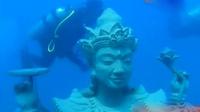 Pantai Pemuteran, Buleleng,Bali menjadi surga menyelam para turis dengan keindahan bawah laut yang "berbeda" dengan wisata menyelam lain.