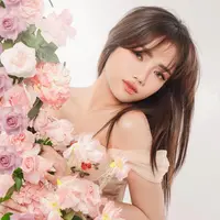 Fuji menembus trending topic Twitter Indonesia setelah chat berisi caci maki ke karyawan atas namanya viral di medsos. Ia mengaku sudah bayar gaji. (Foto: FD Photography dari Instagram @fdphotography90)