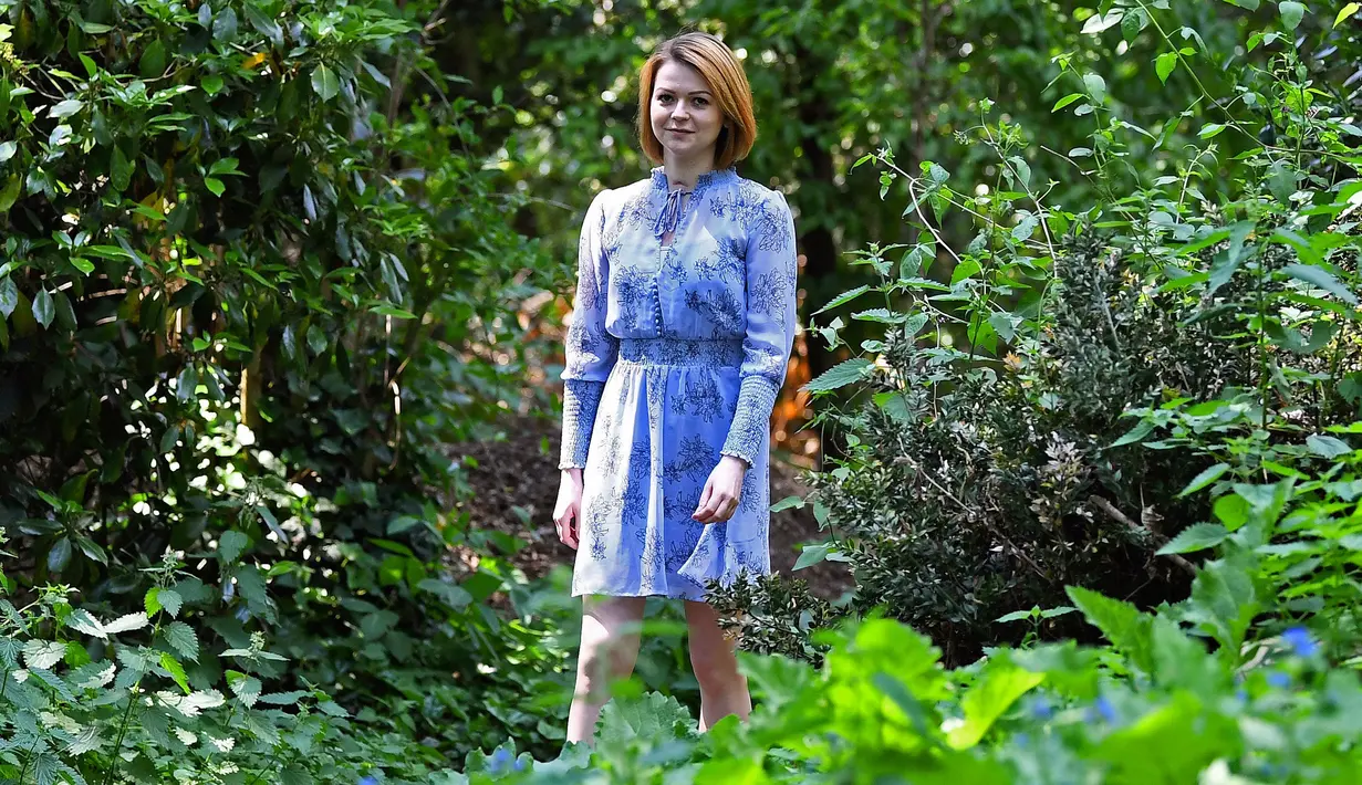 Yulia Skripal, putri mantan agen ganda Rusia Sergei Skripal selama wawancara kepada media untuk pertama kali di London, 23 Mei 2018. Wanita berusia 33 tahun itu, merasa bersyukur bahwa dia serta ayahnya masih bisa selamat. (Dylan Martinez/Pool via AP)a