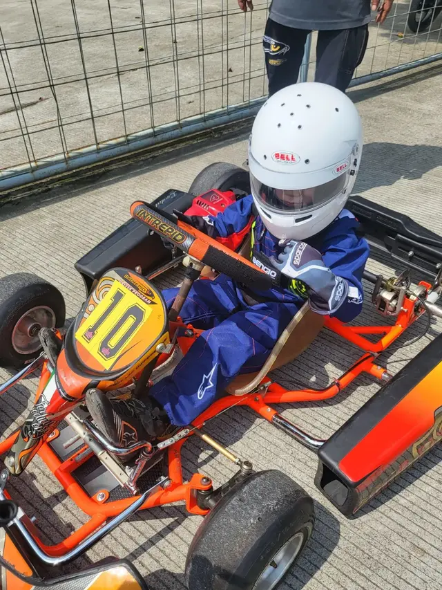 7 Momen Celine Evangelista Temani Lucio Balapan Gokart Ini Curi Perhatian
