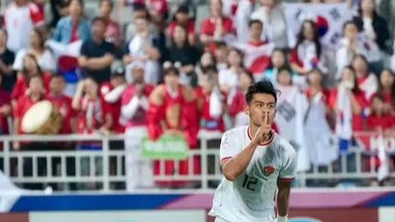 Timnas Indonesia U-23 tampil memukau saat bertanding melawan Korea Selatan U-23 dalam babak perempat final Piala Asia AFC U-23 2024. Bermain di Abdullah bin Khalifa Stadium, Doha, Qatar, Kamis (25/4/2024), Pratama Arhan dkk sukses menundukkan Korea Selata