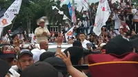 Capres nomor urut 2 Prabowo Subiantos saat tiba di lokasi kampanye di Plasa BKB Palembang (Liputan6.com / Nefri Inge)