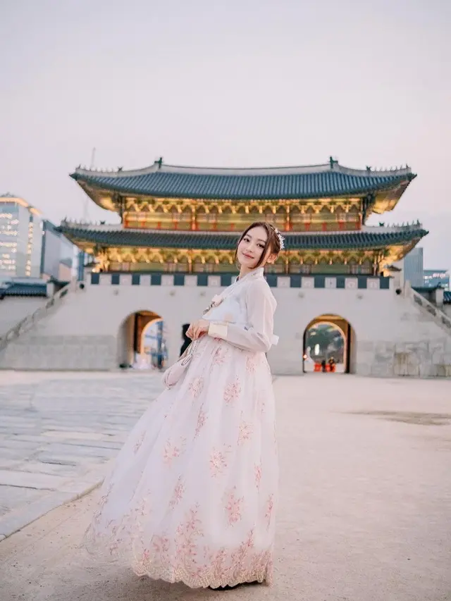 Natasha Wilona menggunakan hanbok (Instagram/natashawilona12)