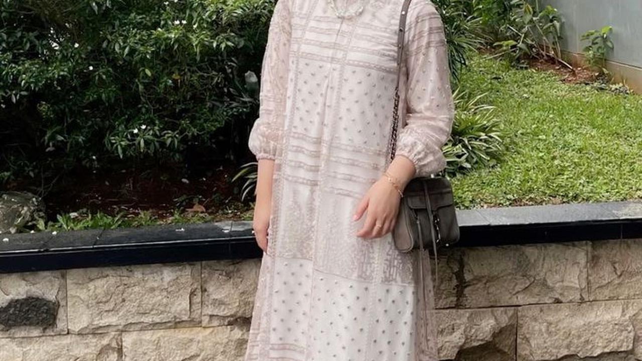 7 Inspirasi Baju Gamis Rayon untuk Lebaran 2025, Tampil Anggun dan Modis!